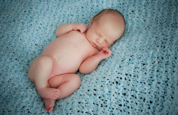 https://www.mamanatural.com/wp-content/uploads/2010/10/10-tips-for-photographing-newborn-babies.jpg