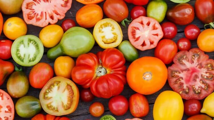 28 Things to Do With Too Many Tomatoes - tips by Mama Natural