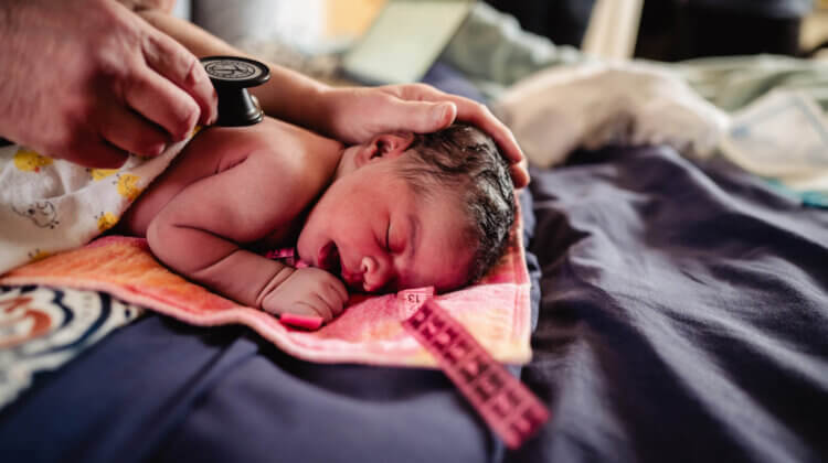 Natural Baby: Alternatives to routine newborn procedures