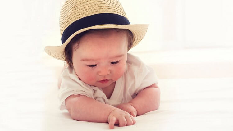 Nearly half of all infants develop baby heat rash. Learn what it is, how to spot it, plus get effective natural remedies and tips about how to prevent it.