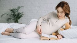 Best Pregnancy Books for Natural Mamas pregnancy post by Mama Natural