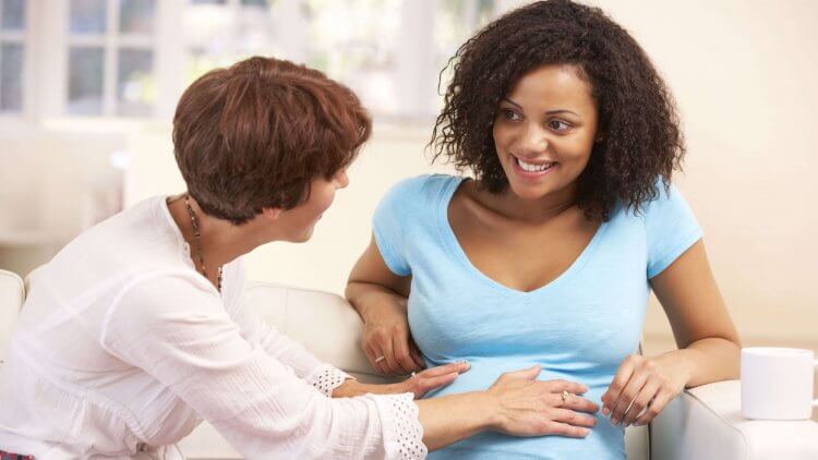 Moms who have doulas experience less pain and have fewer interventions. Here is a list of doula interview questions so that you find the right one for YOU.