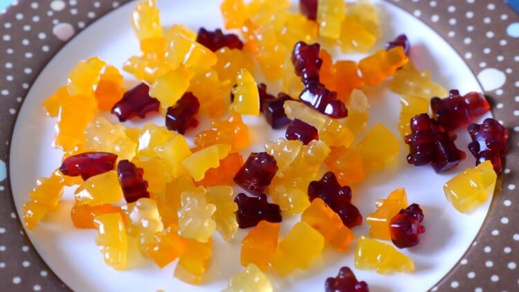 Here's a healthy gummy bear recipe that uses just fruit, honey, gelatin, and love. A tasty take on the classic (but kinda junky) kid's candy.