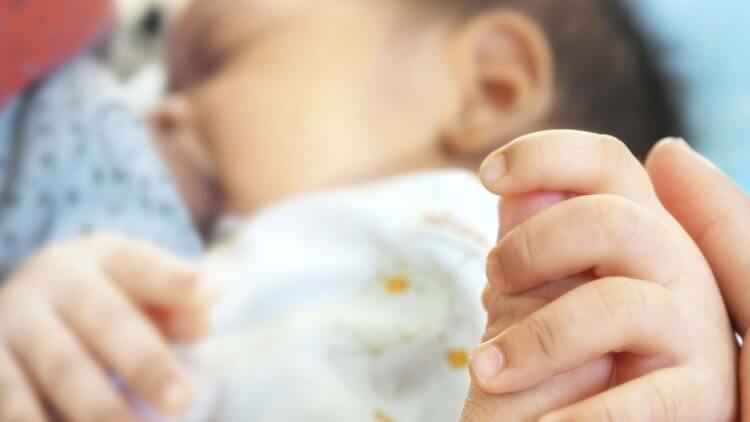 How Breastfeeding Can Help Infant Allergies post by Mama Natural