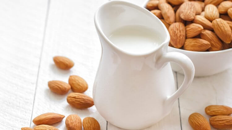 Almond milk is a delicious, alkalizing drink that is a wonderful alternative if you're avoiding dairy. How do you make almond milk? It's easy! Here's how :)