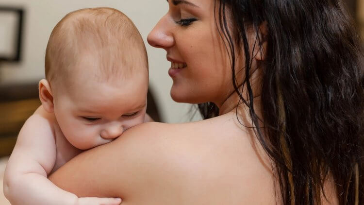 Skin to skin contact or "kangaroo care" has so many amazing benefits for mama and baby (papa too!). Here's how to maximize your skin-to-skin time with baby.