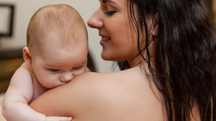 How to Maximize Skin to Skin Contact with Baby (Kangaroo Care)