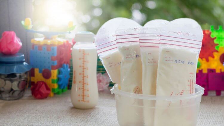 How to Warm Breast Milk to Preserve the Nutrients parenting post by Mama Natural