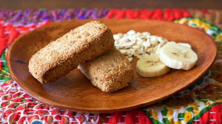 Store bought teething biscuits are filled with junk - corn syrup, soybean oil (!), etc. Here's an all natural teething biscuits recipe that kids love.