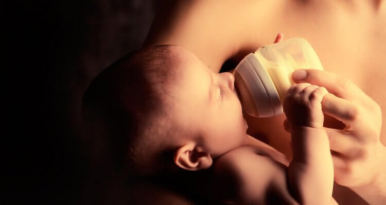 bottle feeding newborn