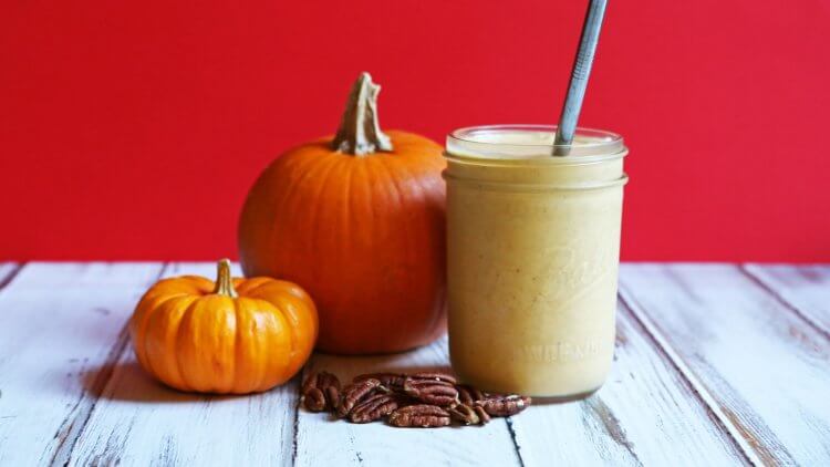A thick, yummy pumpkin smoothie recipe that tastes like your mom's pumpkin pie, only colder, and in a glass ツ Combines fresh spices with nutty, pumpkin yum!