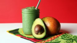 Tropical Spirulina Smoothie by Mama Natural