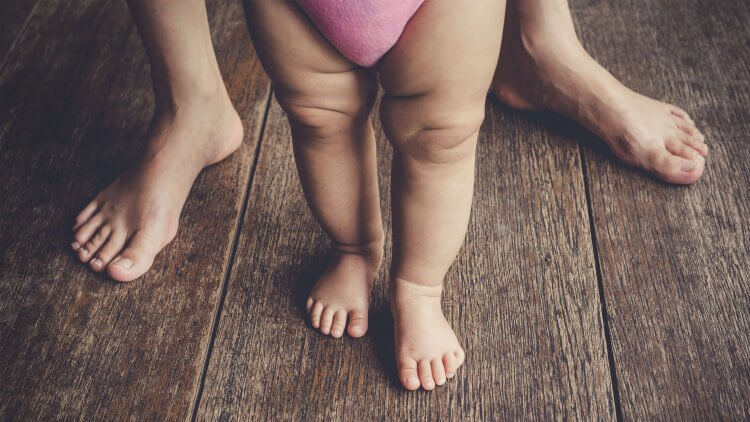 how to help your child start walking