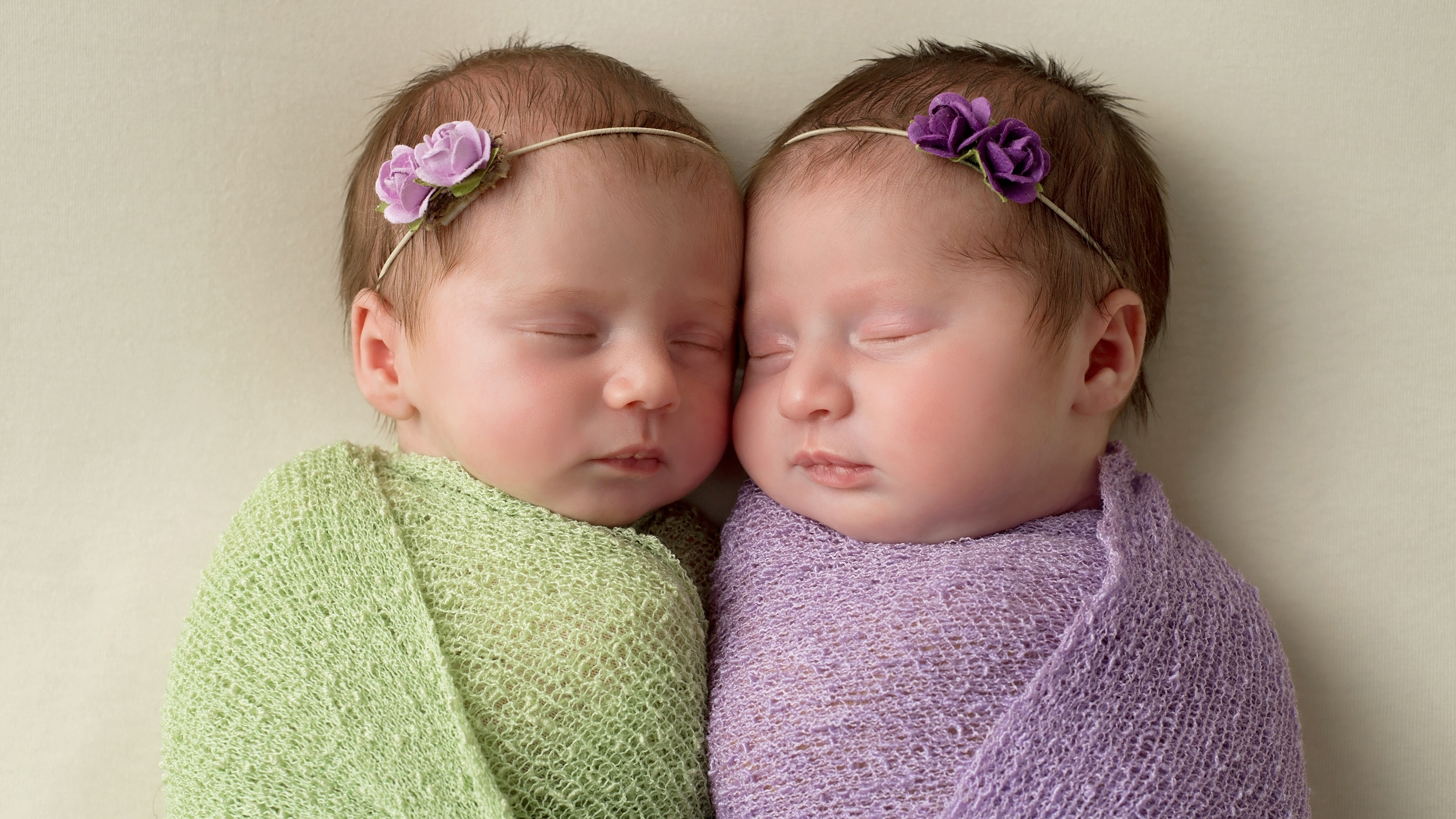 Четверо близнецов. Характер близнецов девочек. Имена для девочек двойняшек красивые. Имена для близняшек девочек. Классные имена для девочек близняшек редкие.