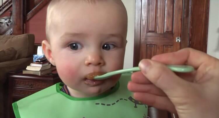 Why I’m Waiting To Do Baby Led Weaning (BLW) by Mama Natural Featured