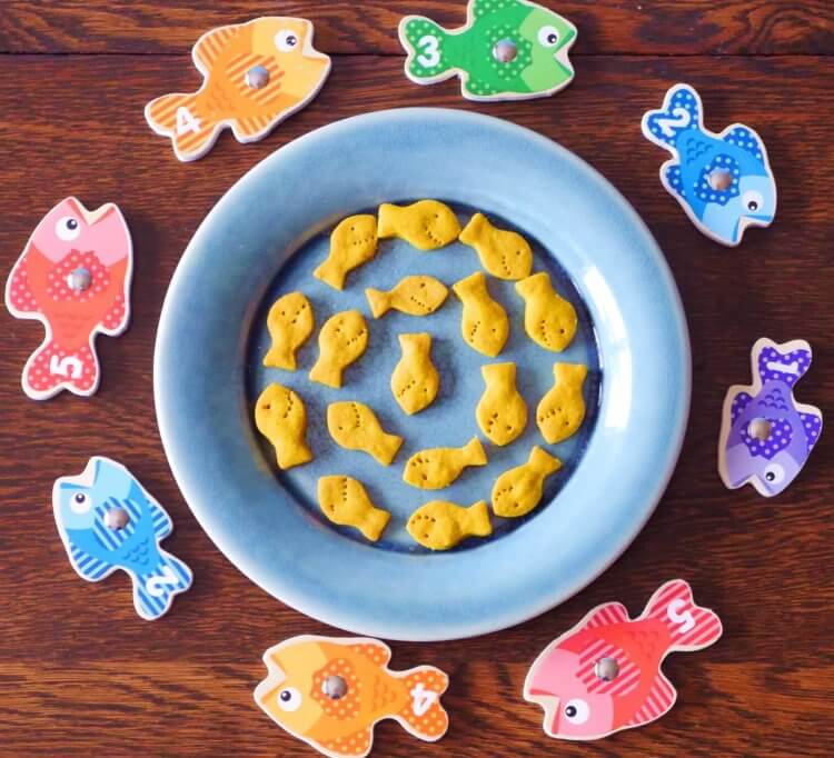 Đây là một công thức cracker Goldfish Homemade Homemade được làm bằng bột sắn và, vâng, nghệ! Nếm hơn cá vàng thông thường, và trẻ em yêu chúng!